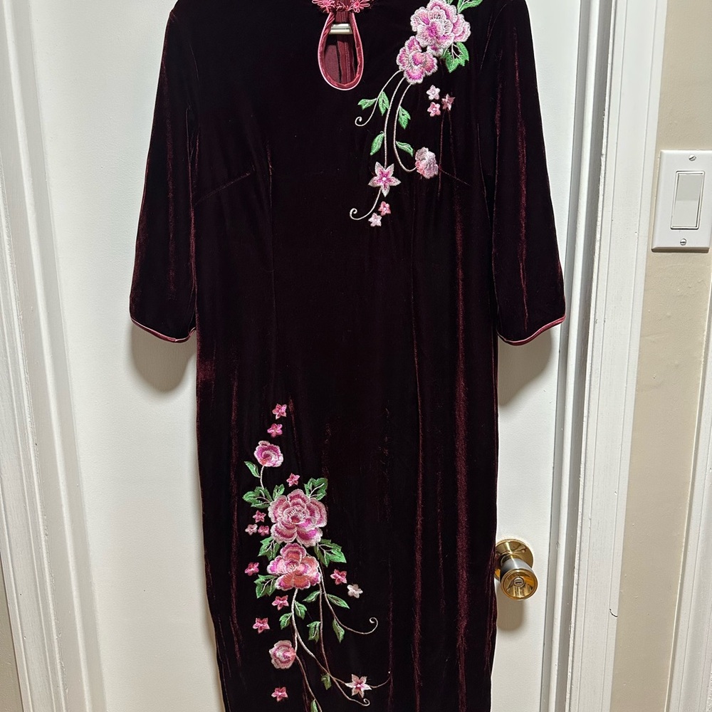 Ladies Vintage Embroidered Burgundy Velvet Qipao Cheongsam Dress